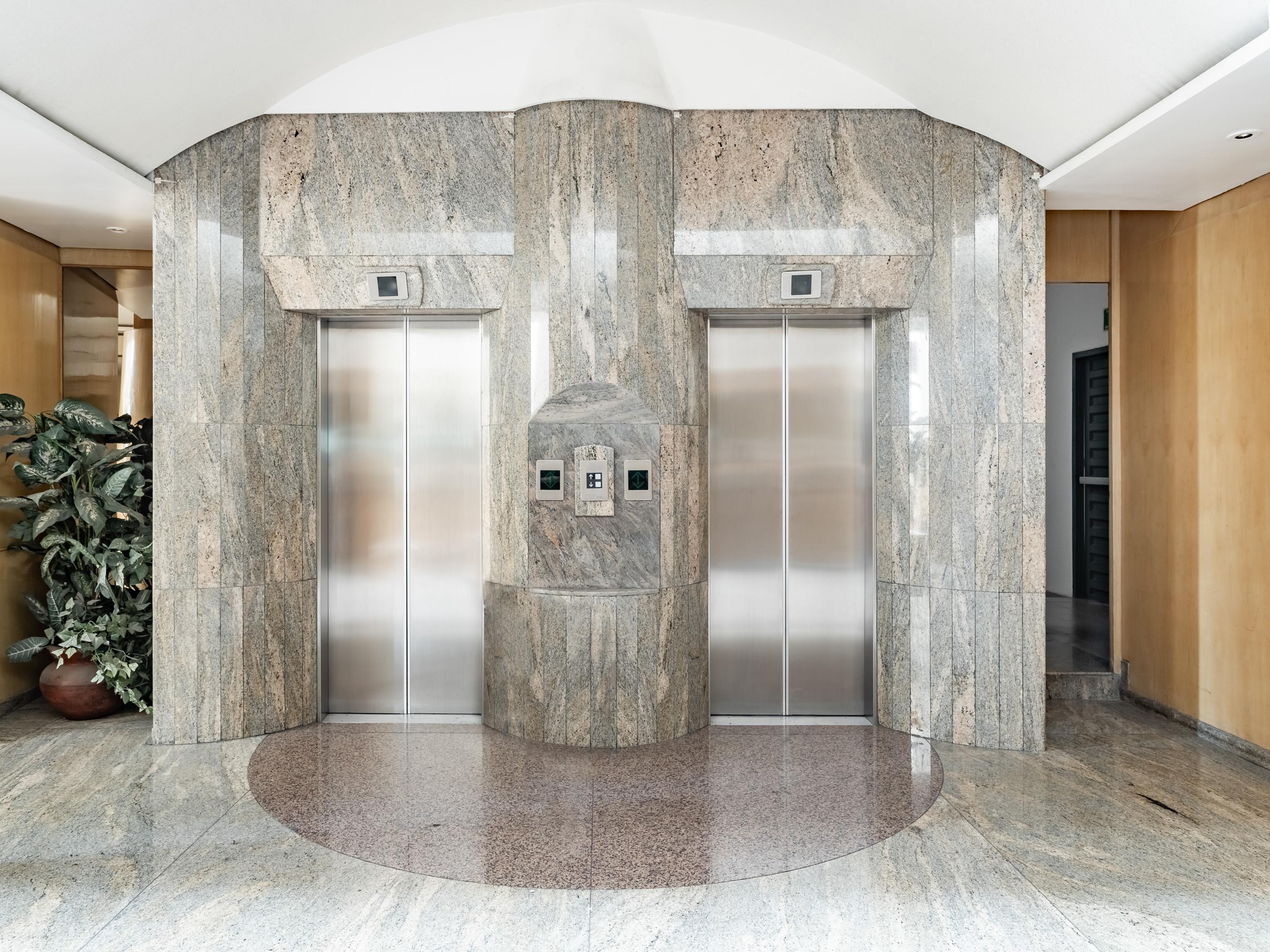 Capital O Andrade, Città del Messico Esterno foto Elevators in a hotel